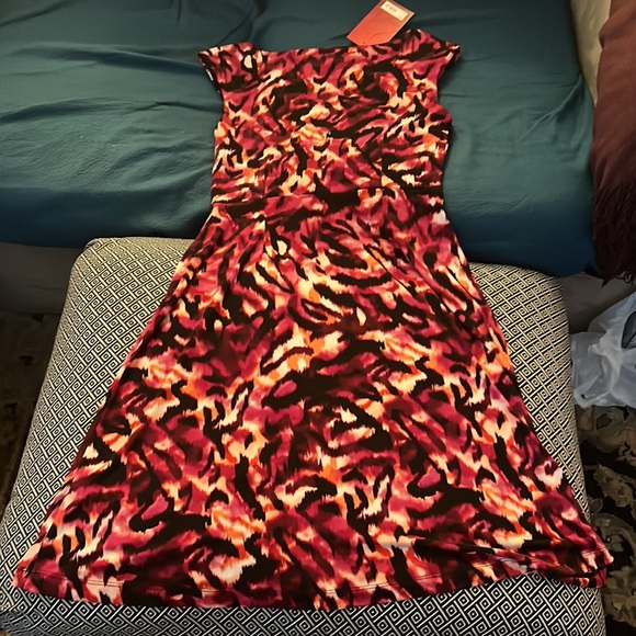 👗 NWT 212 Collection dark red dress size Medium - Picture 2 of 5